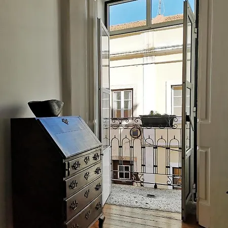 Casa Lobo N°33 In Campo D'ourique 3br Garden Oasis Appartement Lisboa