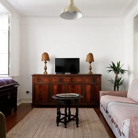 Casa Lobo N°33 In Campo D'ourique 3br Garden Oasis