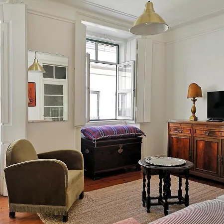 Casa Lobo N°33 In Campo D'ourique 3br Garden Oasis Apartment